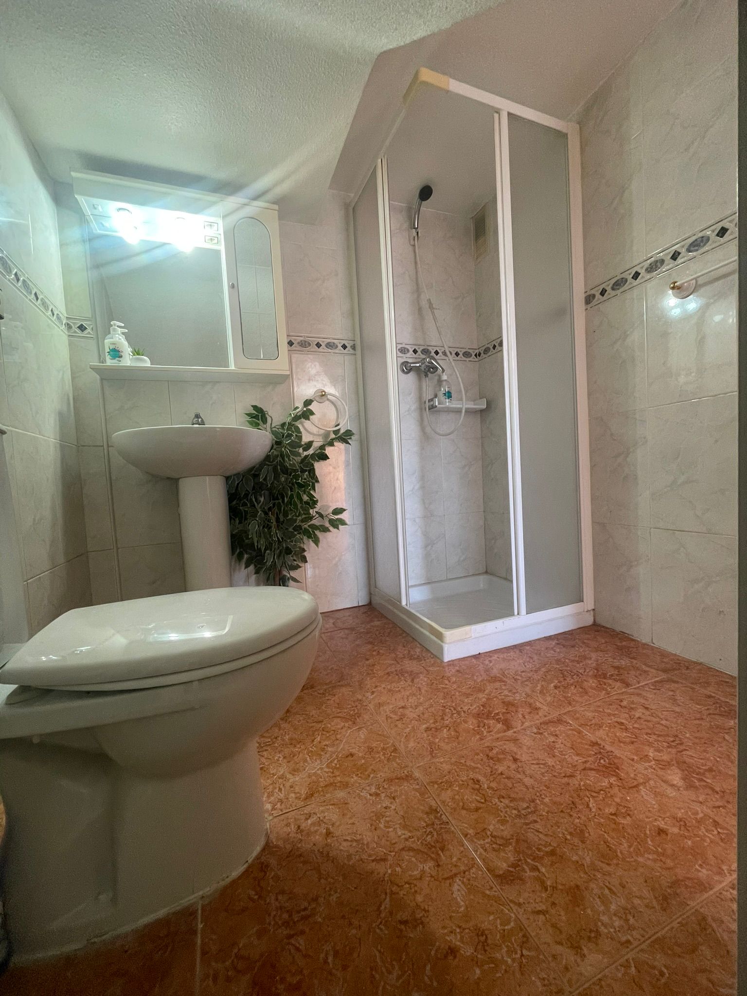 22F3B731-8FB3-4A79-8953-72A229043F21